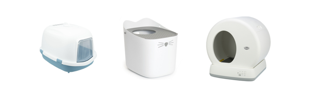 Unterschiedliche Katzentoiletten-Modelle für die Erstausstattung deines Stubentigers. Eine mit Einstieg an der Vorderseite, eine mit senkrechtem Einstieg von oben und eine selbstreinigende Katzentoilette