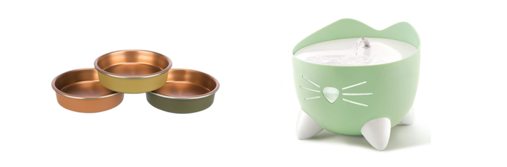 Links Edelstahlnäpfe in verschiedenen Farben und rechts der Catit Pixi Trinkbrunnen in der Farbe grün für die Erstausstattung deines Stubentigers.